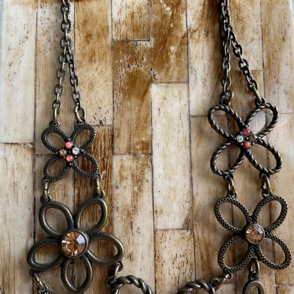 Vintage Bronze Metal Flower Power Necklace (Avon?) - Picture 2 of 7